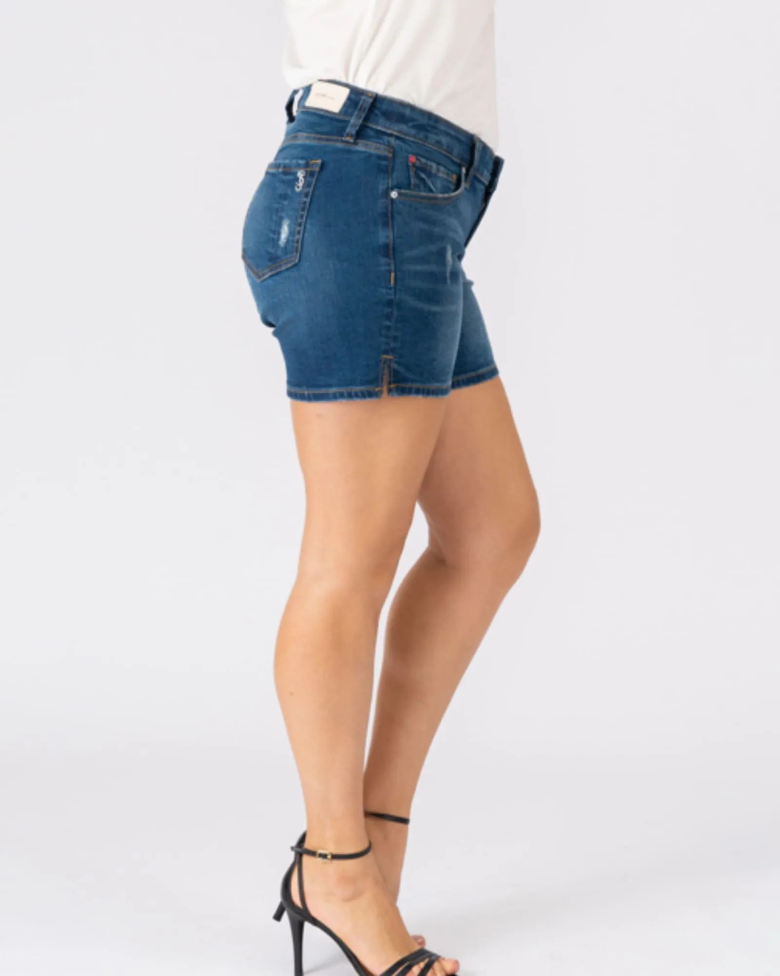 Baylee Side Vent Shorts | GRACELYNN
