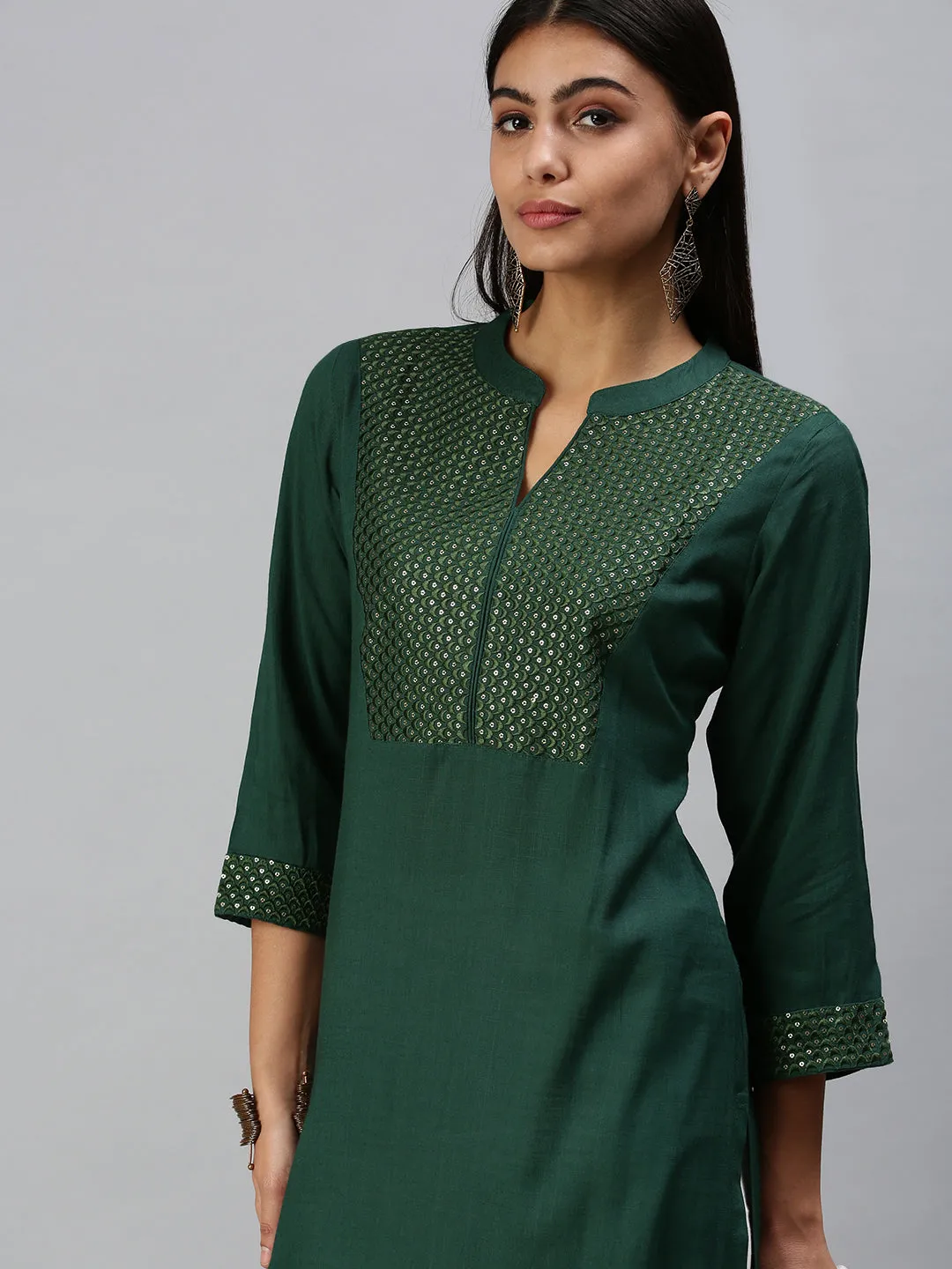 Women Green Geometric Embroidered Kurta