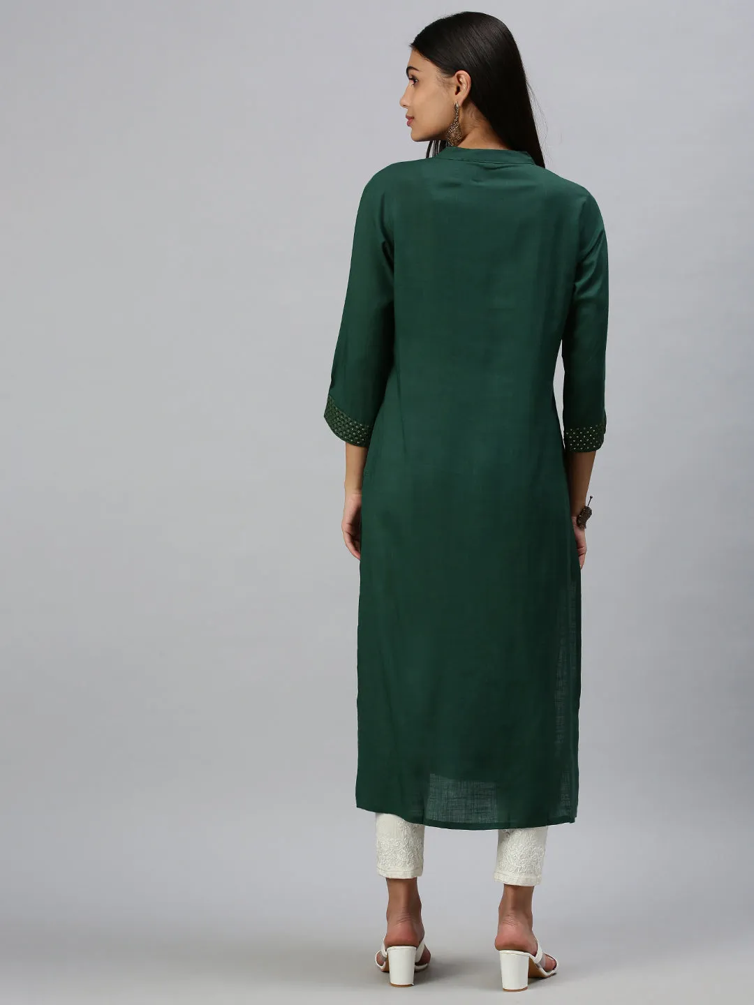 Women Green Geometric Embroidered Kurta