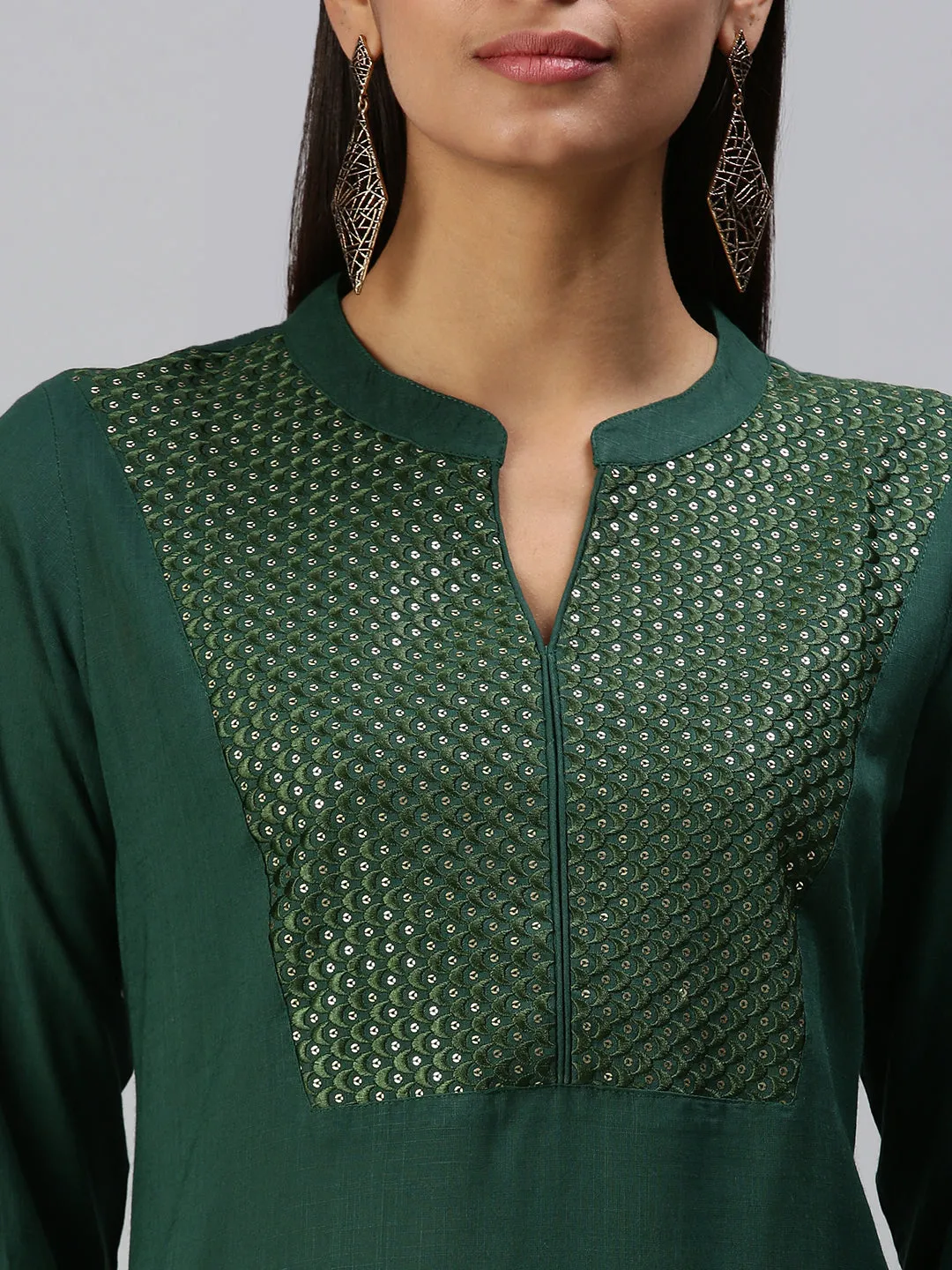 Women Green Geometric Embroidered Kurta