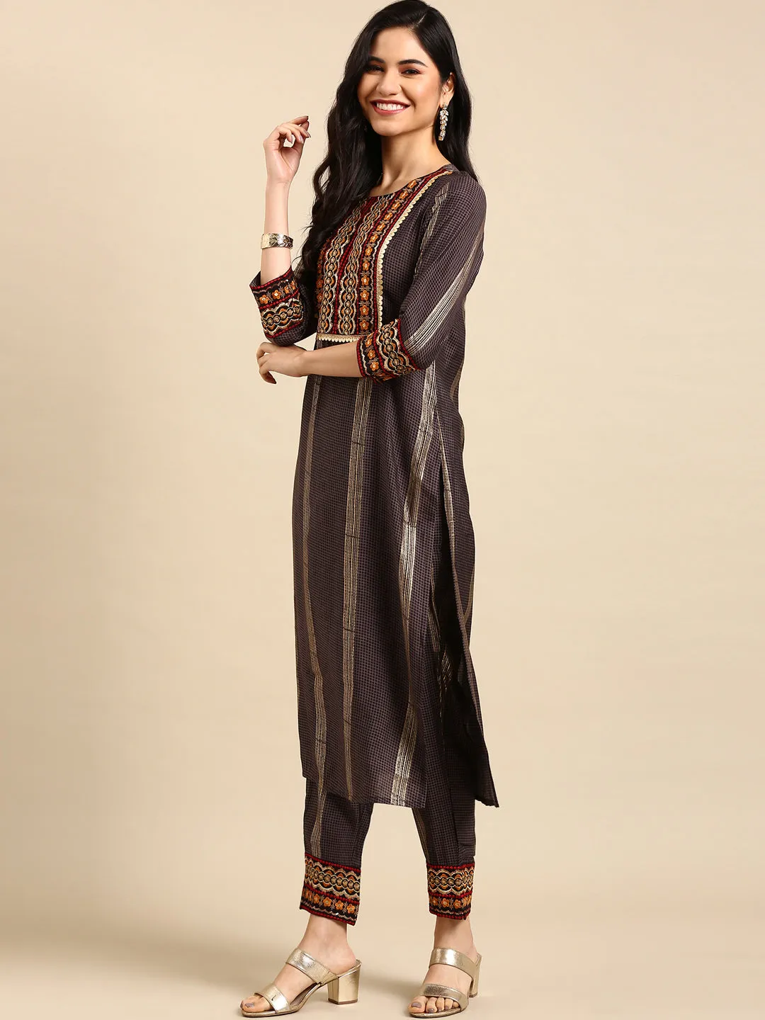 Women Grey Embroidered Checked Straight Kurta Set